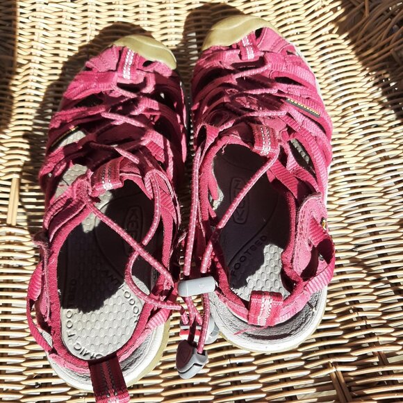 KEEN Women's Whisper Sandals Waterproof Beet Red/ Honeysuckle Size 6 - Picture 4 of 7